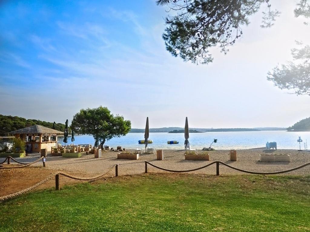Apartman Eta Apartment Pula Bagian luar foto