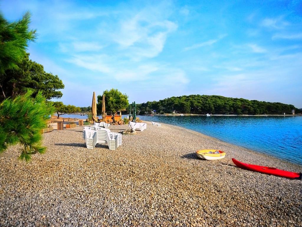 Apartman Eta Apartment Pula Bagian luar foto