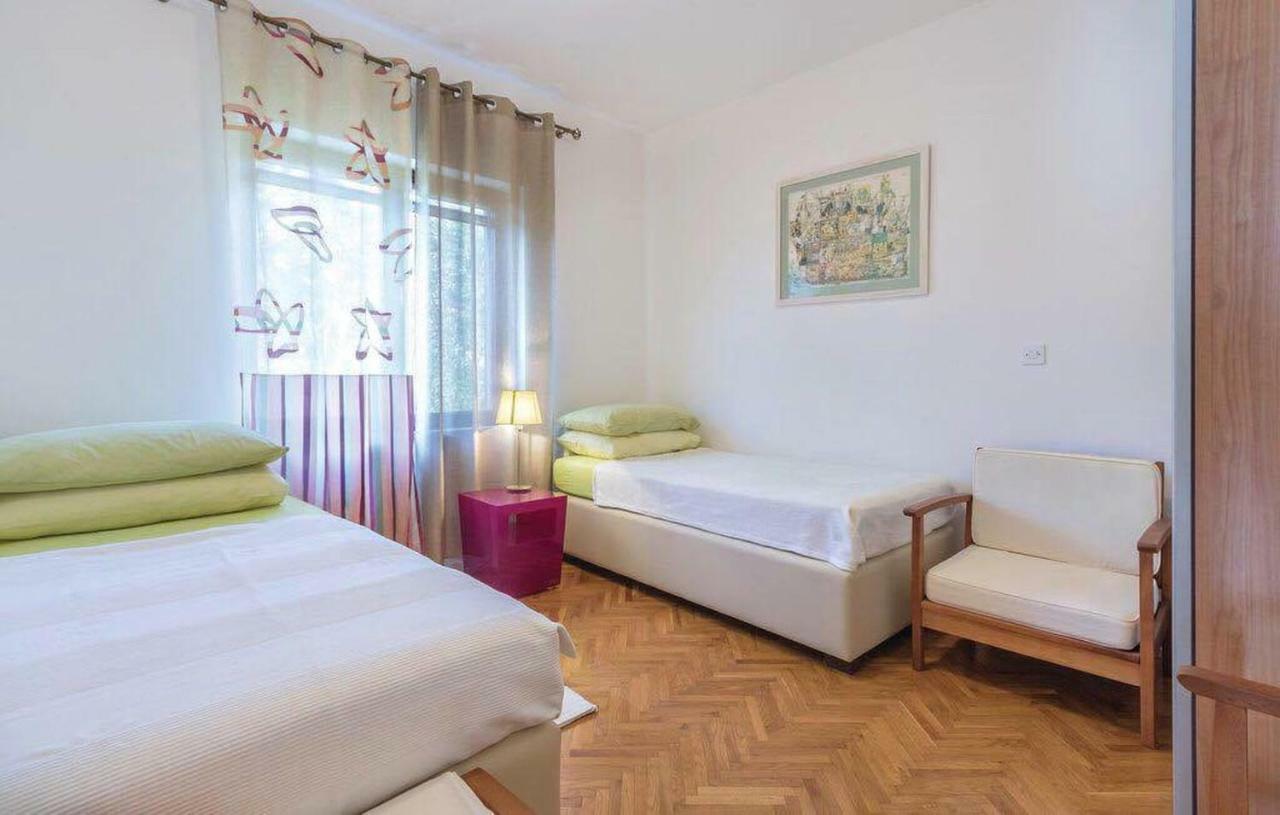 Apartman Eta Apartment Pula Bagian luar foto