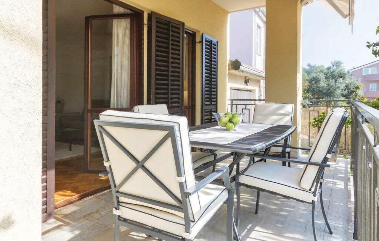 Apartman Eta Apartment Pula Bagian luar foto