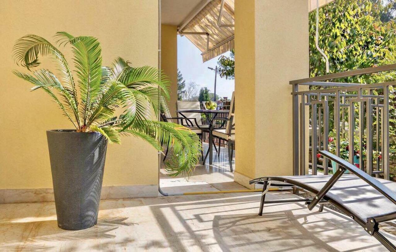 Apartman Eta Apartment Pula Bagian luar foto