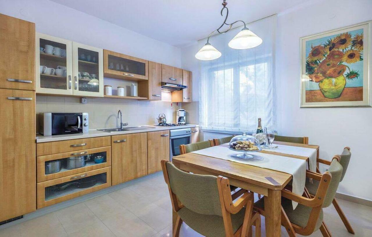 Apartman Eta Apartment Pula Bagian luar foto