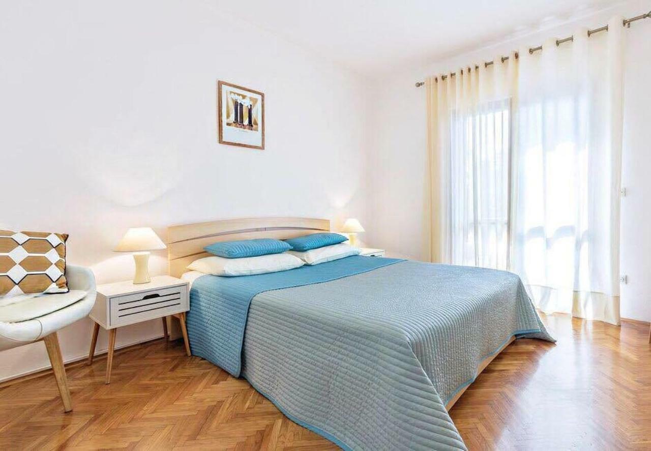 Apartman Eta Apartment Pula Bagian luar foto
