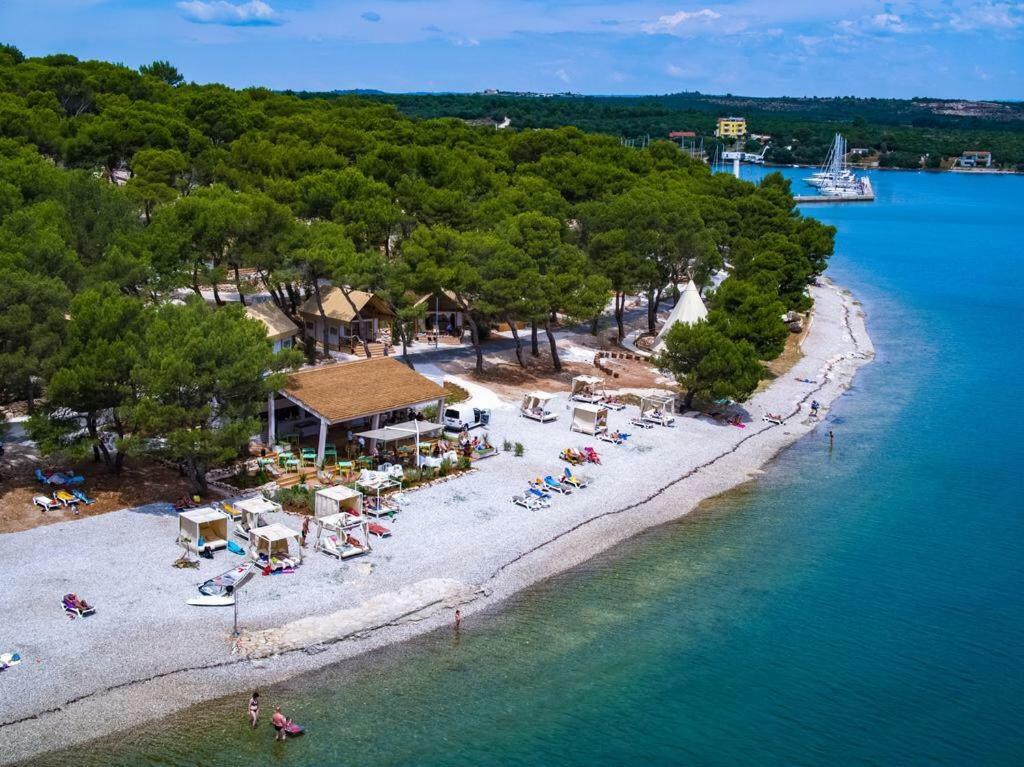 Apartman Eta Apartment Pula Bagian luar foto