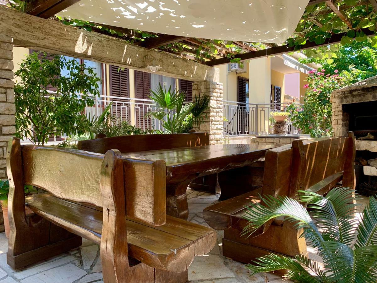 Apartman Eta Apartment Pula Bagian luar foto